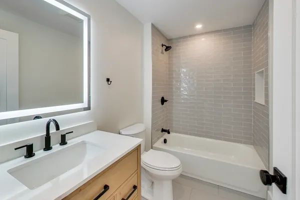 $3,900 | 2195 Dorchester Avenue, Unit 2, Boston, MA 02124