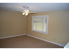 176 Highland Road Jonesborough, TN 37659 - Photo 4 of 24 Fresh paint and new carpet