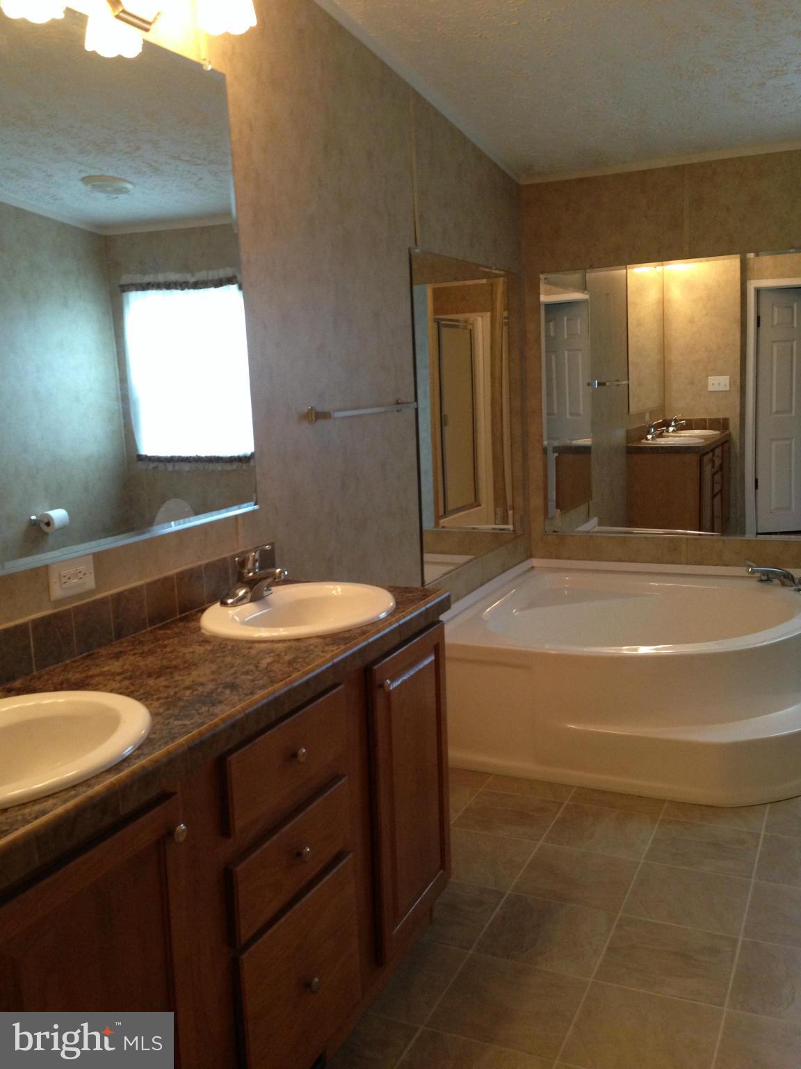 7810 Clark Road, Unit E46 Jessup, MD 20794 - Photo 20 of 30 Bath (Master)