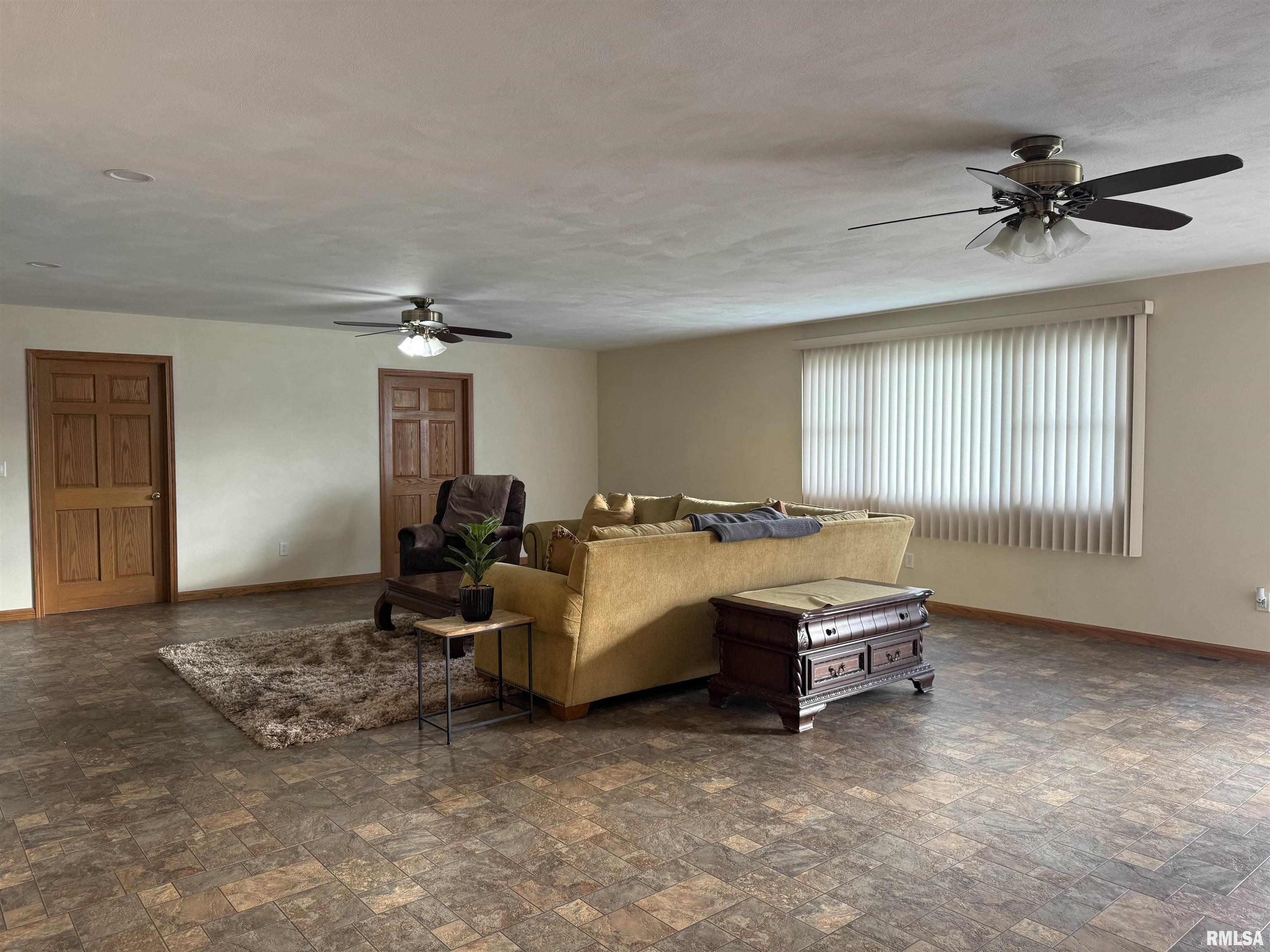 1205 South Main Street Lewistown, IL 61542 - Photo 12 of 34