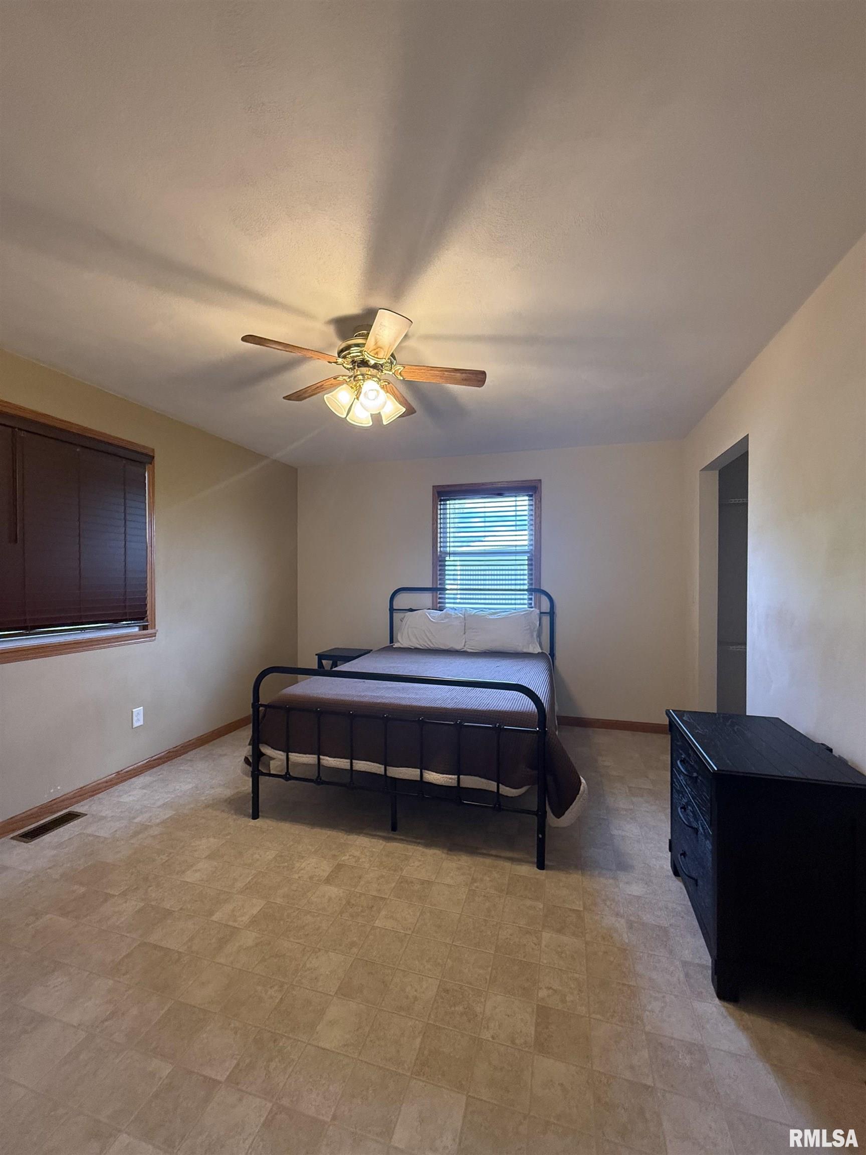 1205 South Main Street Lewistown, IL 61542 - Photo 22 of 34