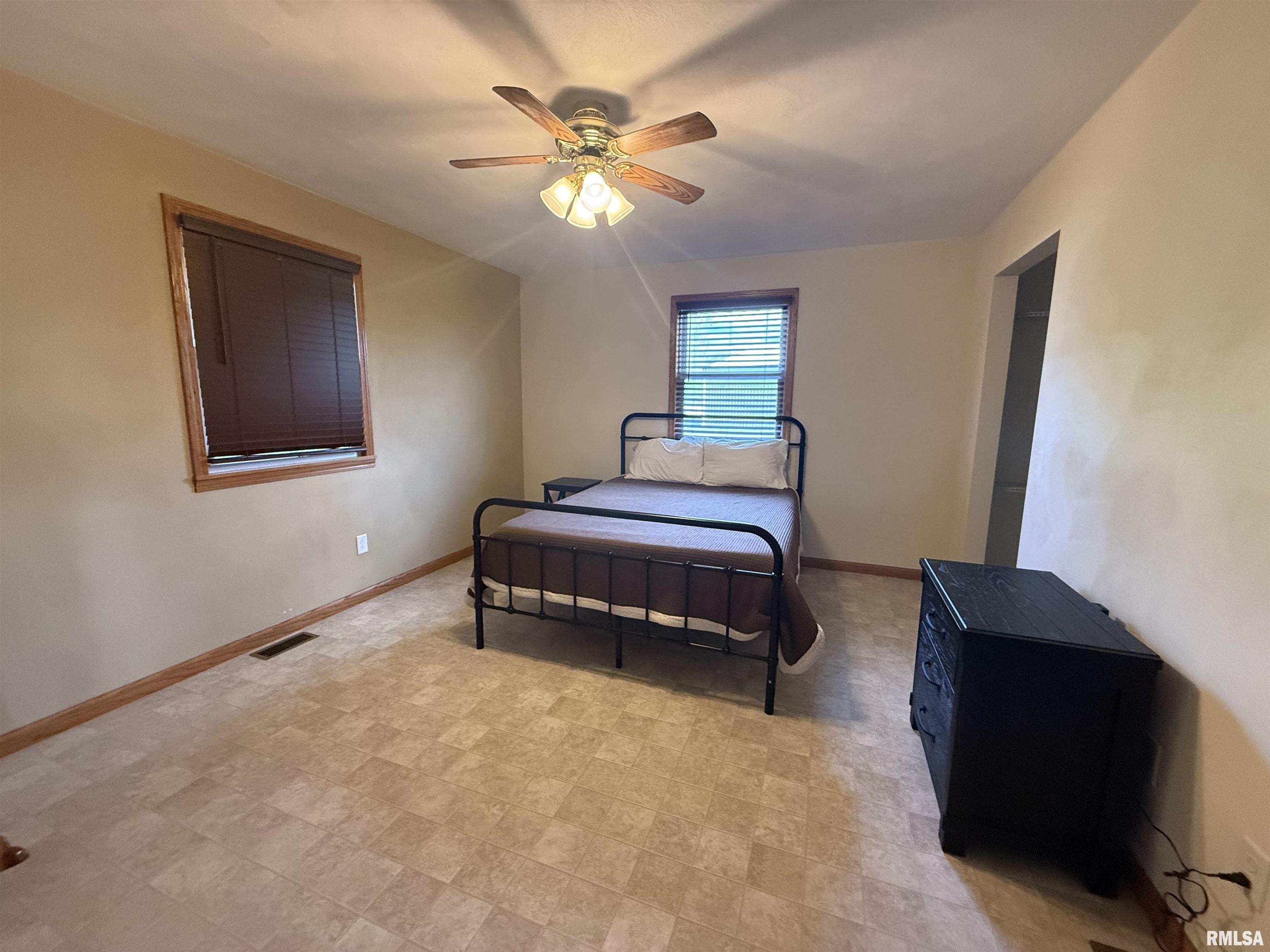 1205 South Main Street Lewistown, IL 61542 - Photo 23 of 34