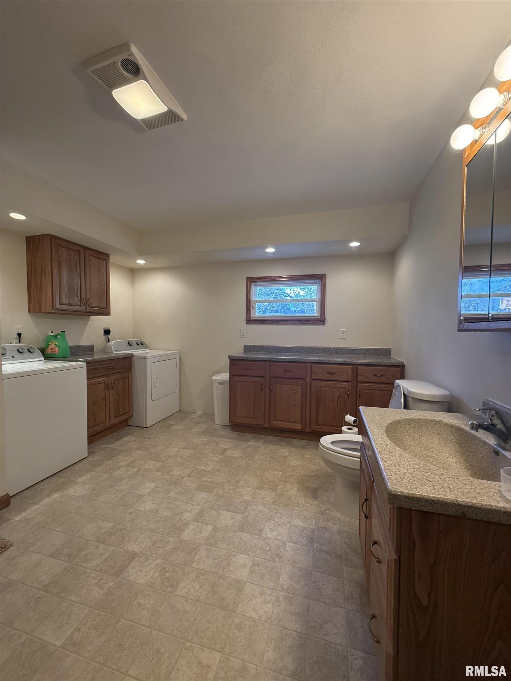 1205 South Main Street Lewistown, IL 61542 - Photo 28 of 34