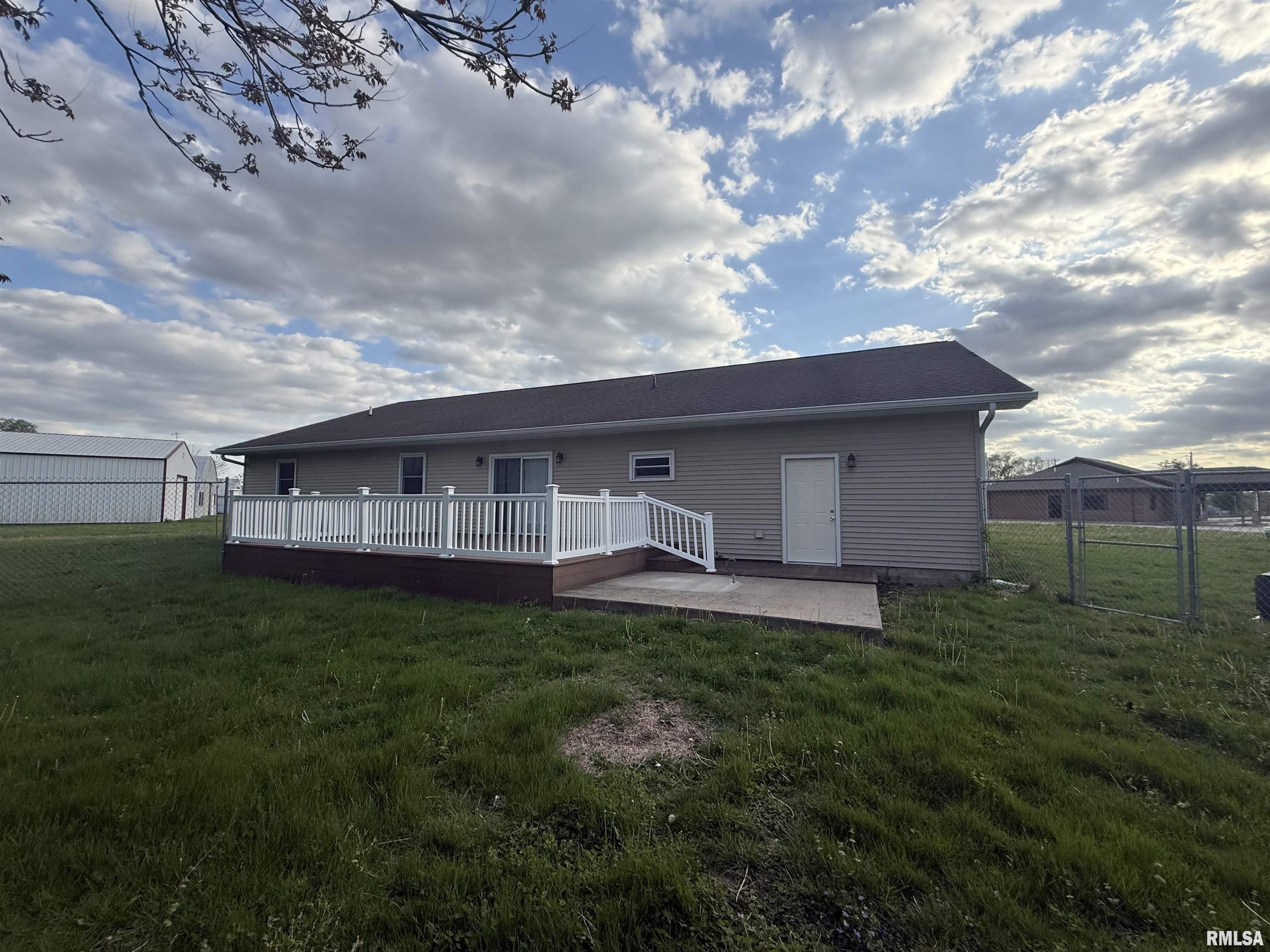 1205 South Main Street Lewistown, IL 61542 - Photo 5 of 34