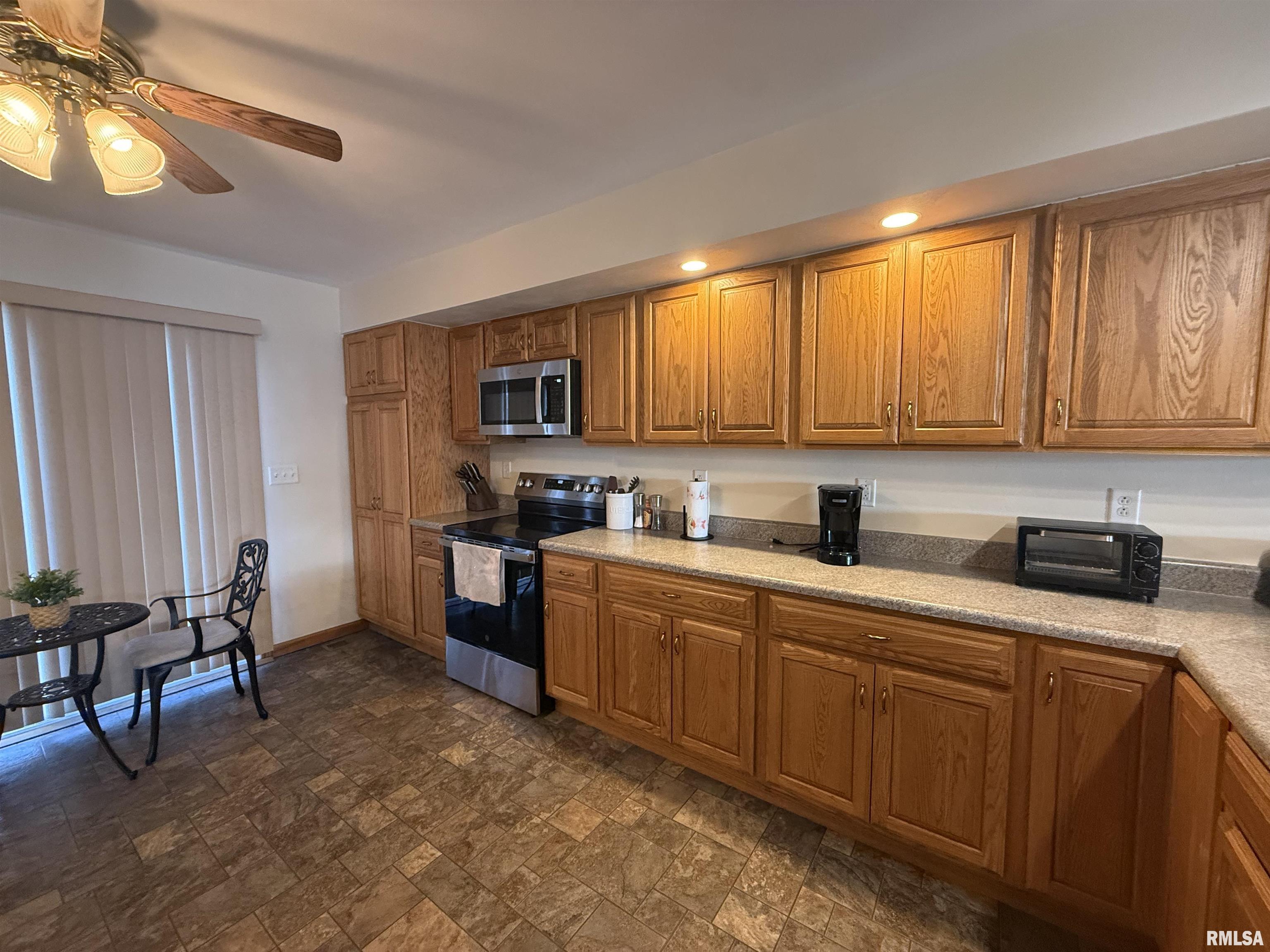 1205 South Main Street Lewistown, IL 61542 - Photo 9 of 34
