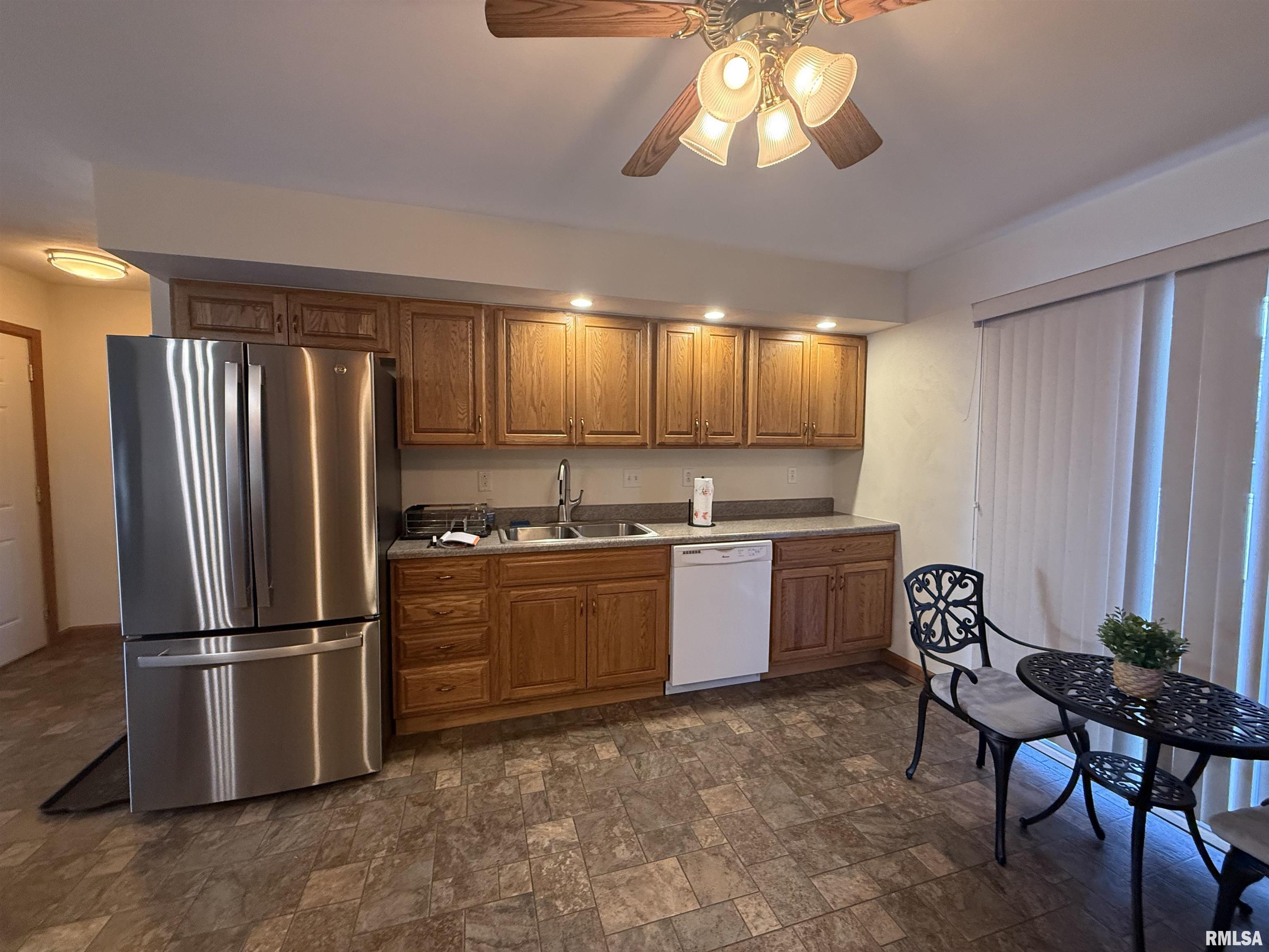 1205 South Main Street Lewistown, IL 61542 - Photo 10 of 34