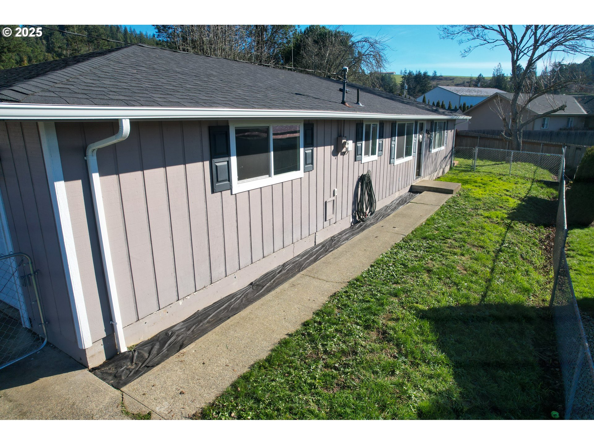 1808 Sunset Court Myrtle Point, OR 97458 - Photo 1 of 40 Gallery Image 1