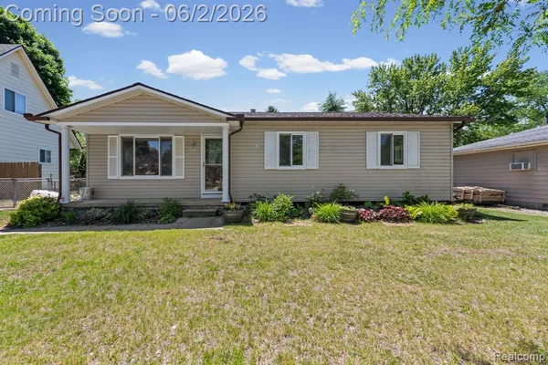 $224,900 | 315 Airport Drive, Holly, MI 48442