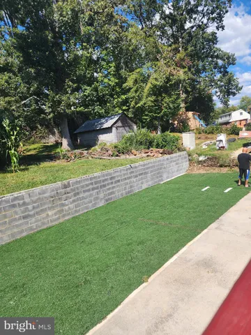a view of a yard and front view of a house