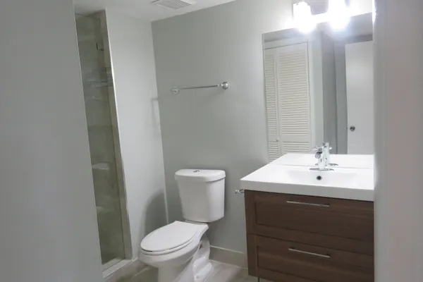 $2,400 | 193 Lakeview Drive, Unit 205, Weston, FL 33326