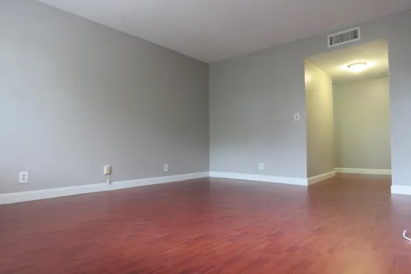 $2,400 | 193 Lakeview Drive, Unit 205, Weston, FL 33326