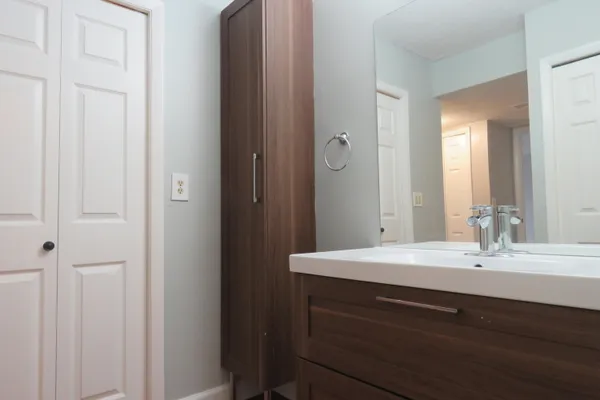 $2,400 | 193 Lakeview Drive, Unit 205, Weston, FL 33326