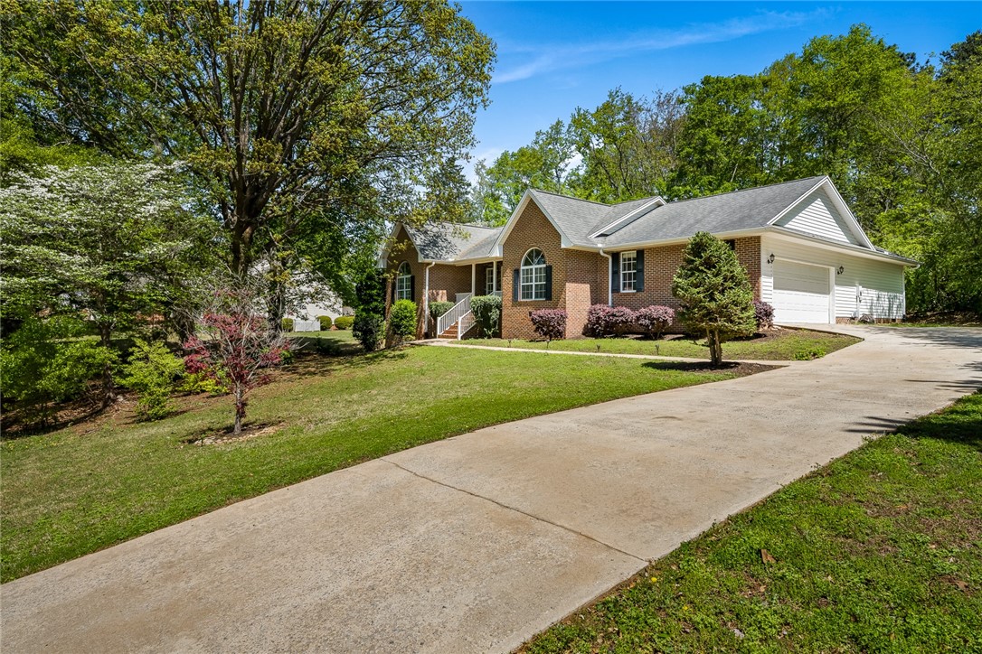 413 Arbor Way Seneca, SC 29672 - Photo 5 of 41 Gallery Image 5