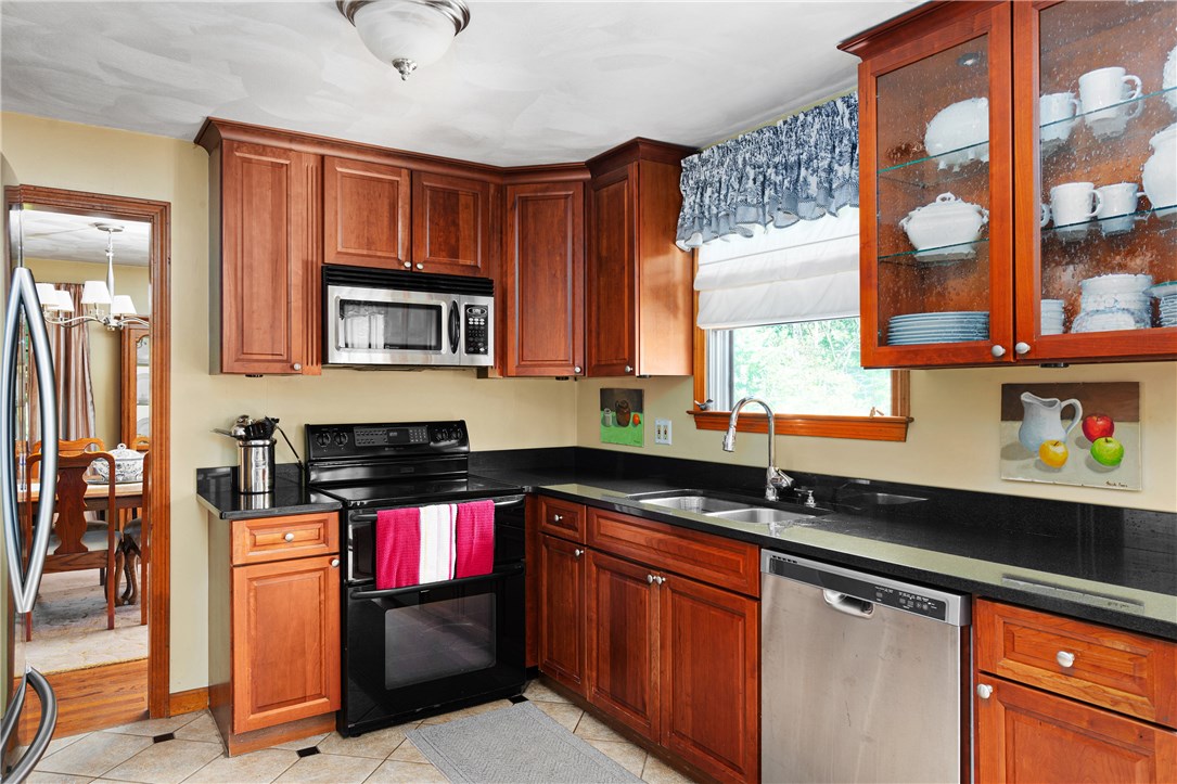 179 Little Pond County Road Cumberland, RI 02864 - Photo 11 of 40