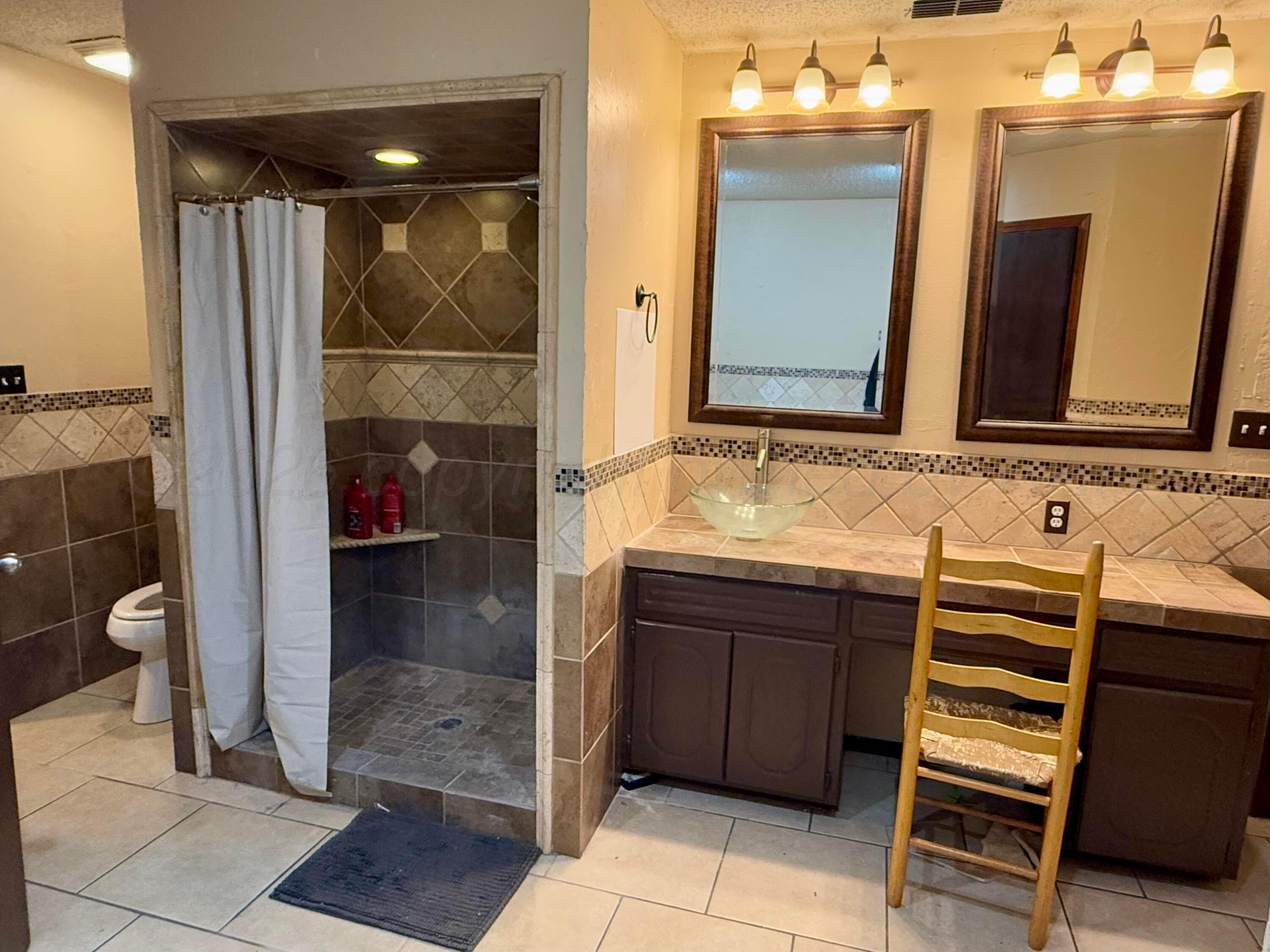 900 Nelson Street Borger, TX 79007 - Photo 18 of 19 Master bath