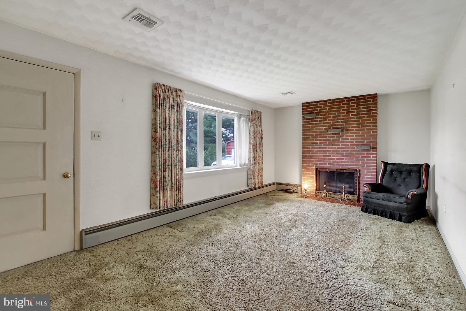 787 Greenbriar Road York, PA 17404 - Photo 2 of 26 Living Room