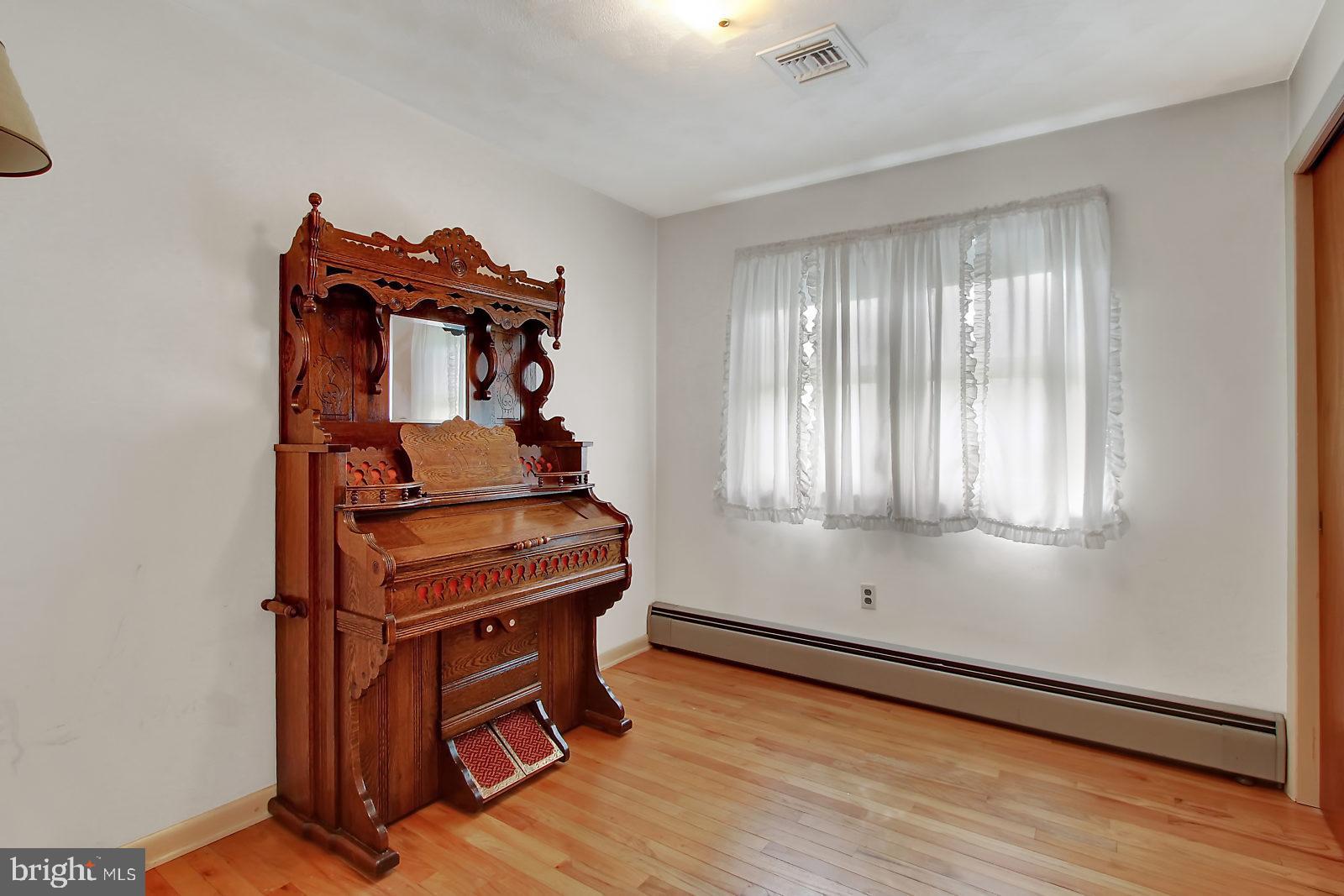 787 Greenbriar Road York, PA 17404 - Photo 13 of 26 Gallery Image 13