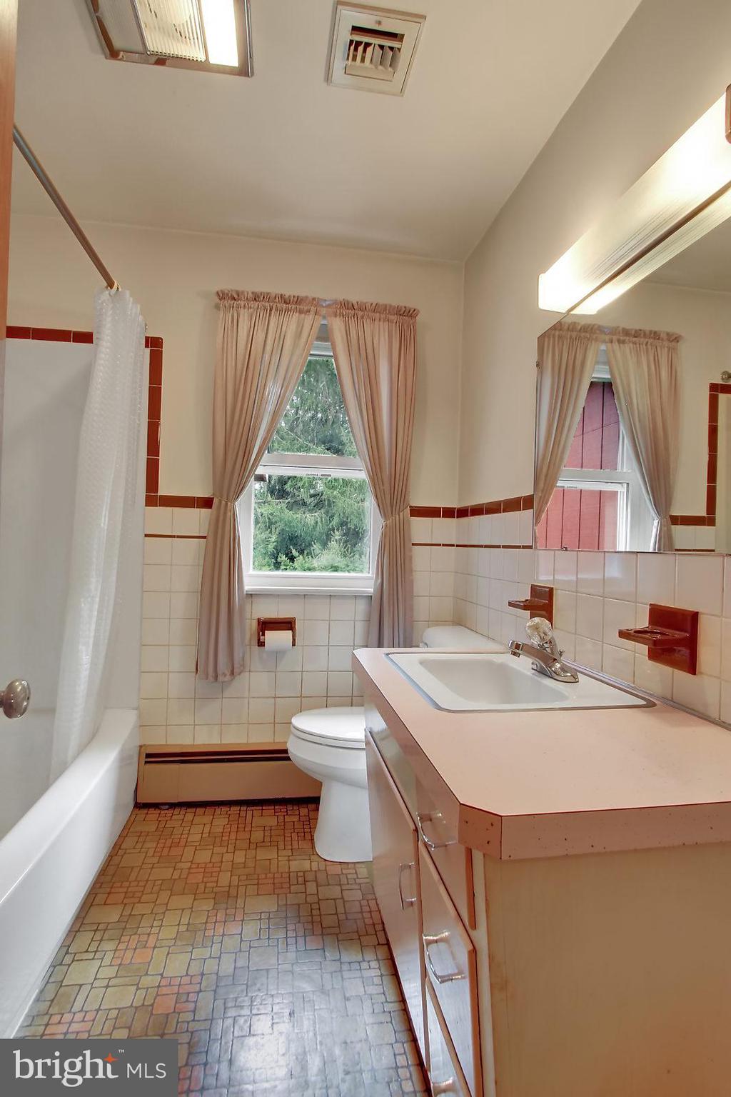 787 Greenbriar Road York, PA 17404 - Photo 19 of 26 Gallery Image 19