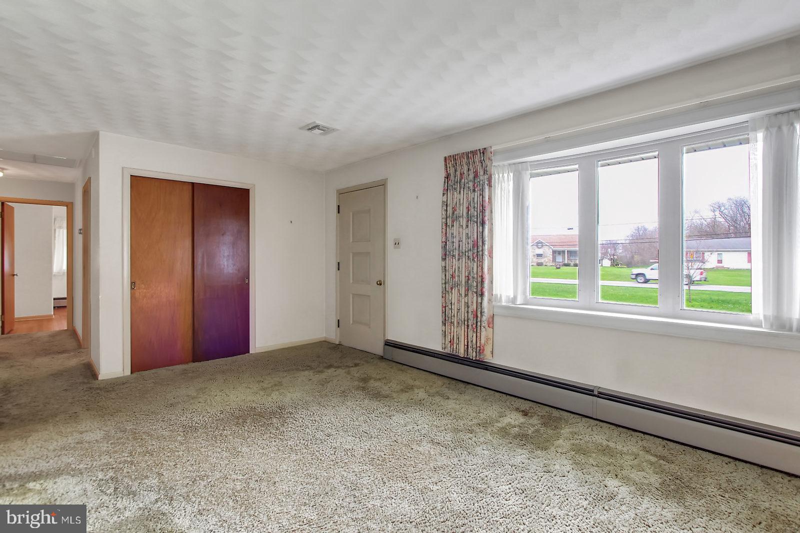 787 Greenbriar Road York, PA 17404 - Photo 3 of 26 Living Room