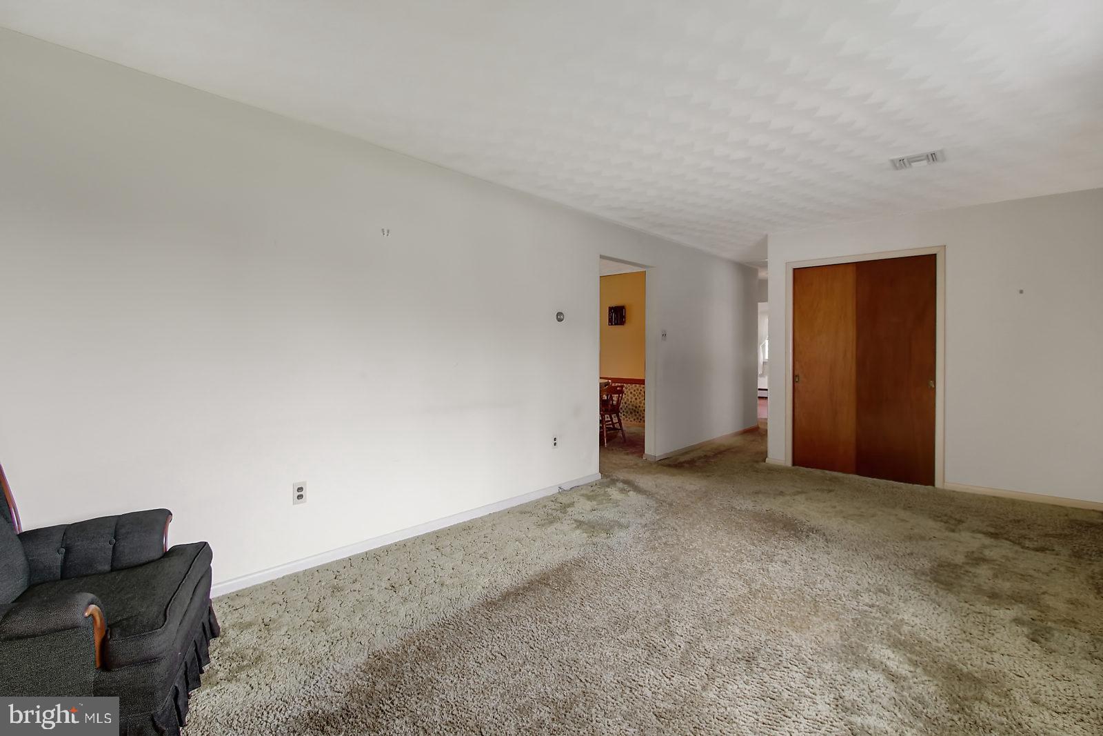 787 Greenbriar Road York, PA 17404 - Photo 4 of 26 Living Room