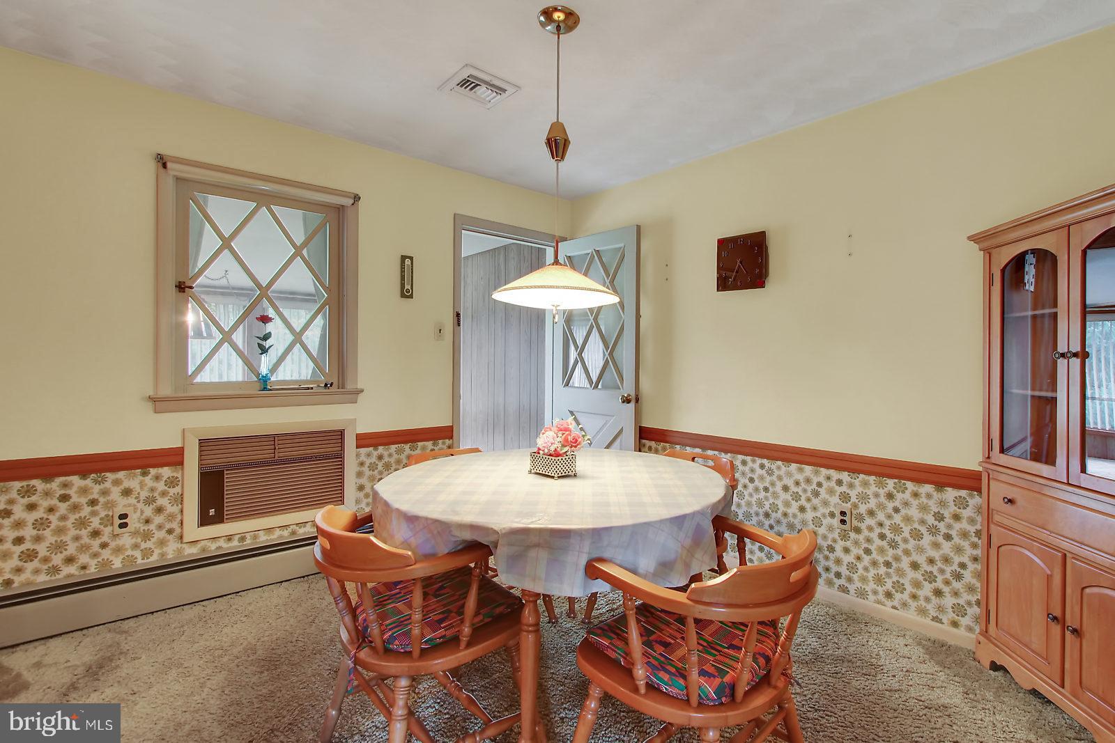 787 Greenbriar Road York, PA 17404 - Photo 5 of 26 Dining Area