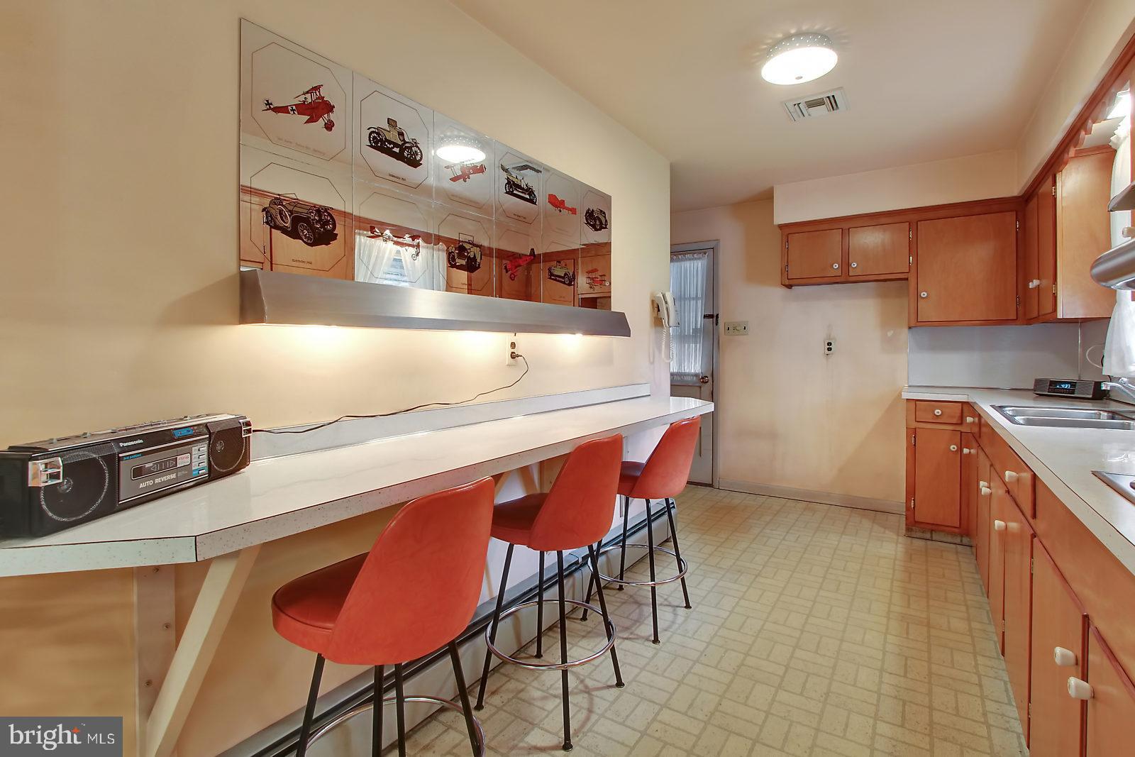 787 Greenbriar Road York, PA 17404 - Photo 7 of 26 Kitchen