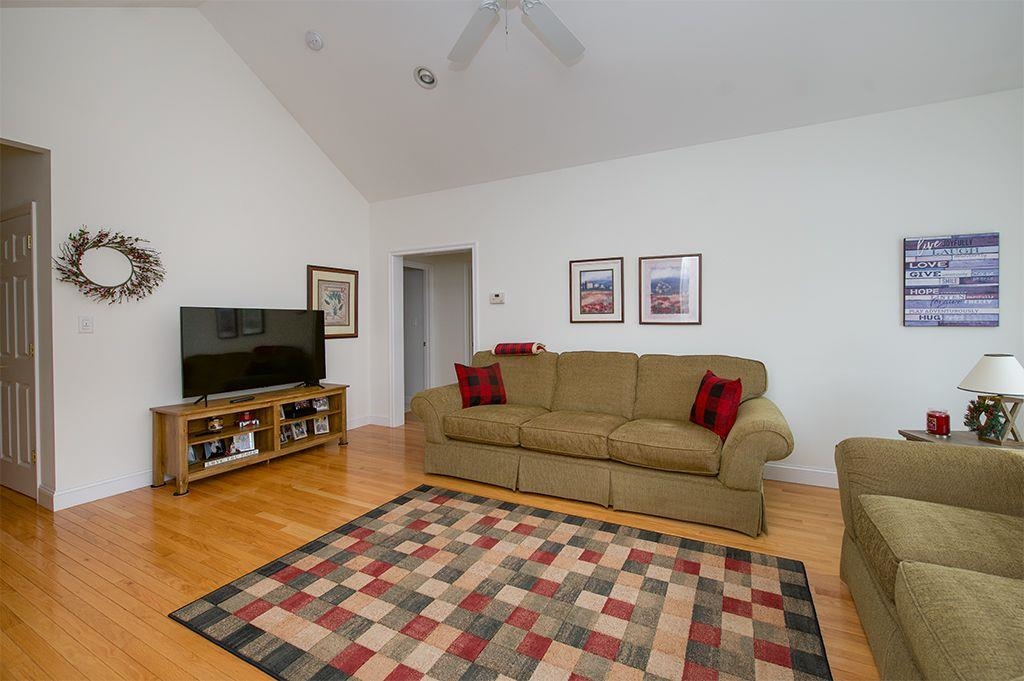 15 Lamplighter Village Road Windham, NH 03087 - Photo 4 of 35