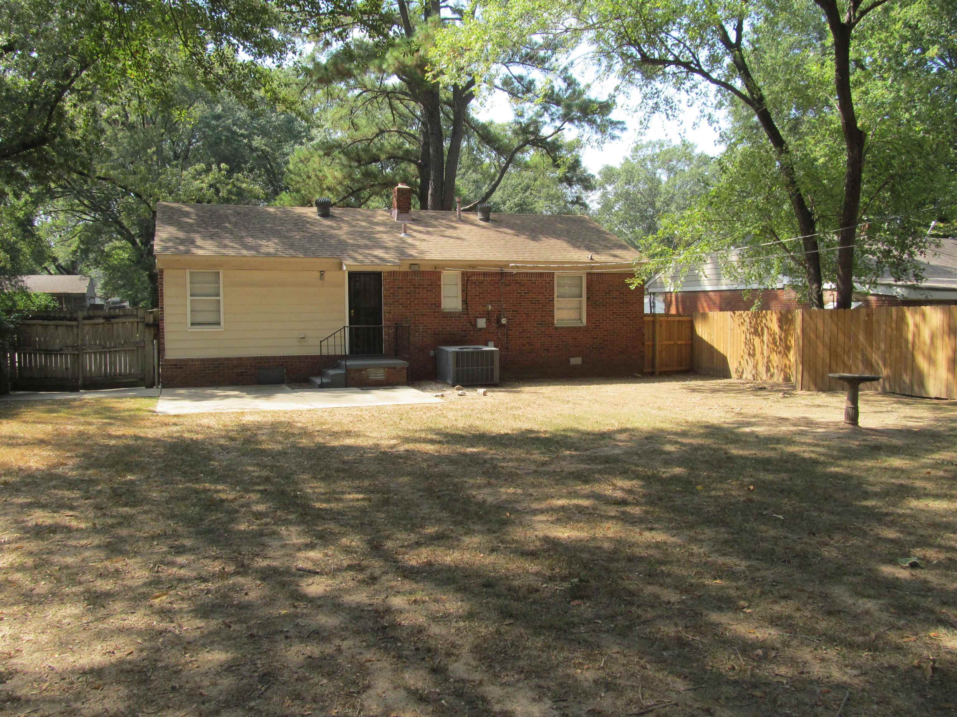 1022 South White Station Road Memphis, TN 38117 - Photo 13 of 14 a view of a house with a yard