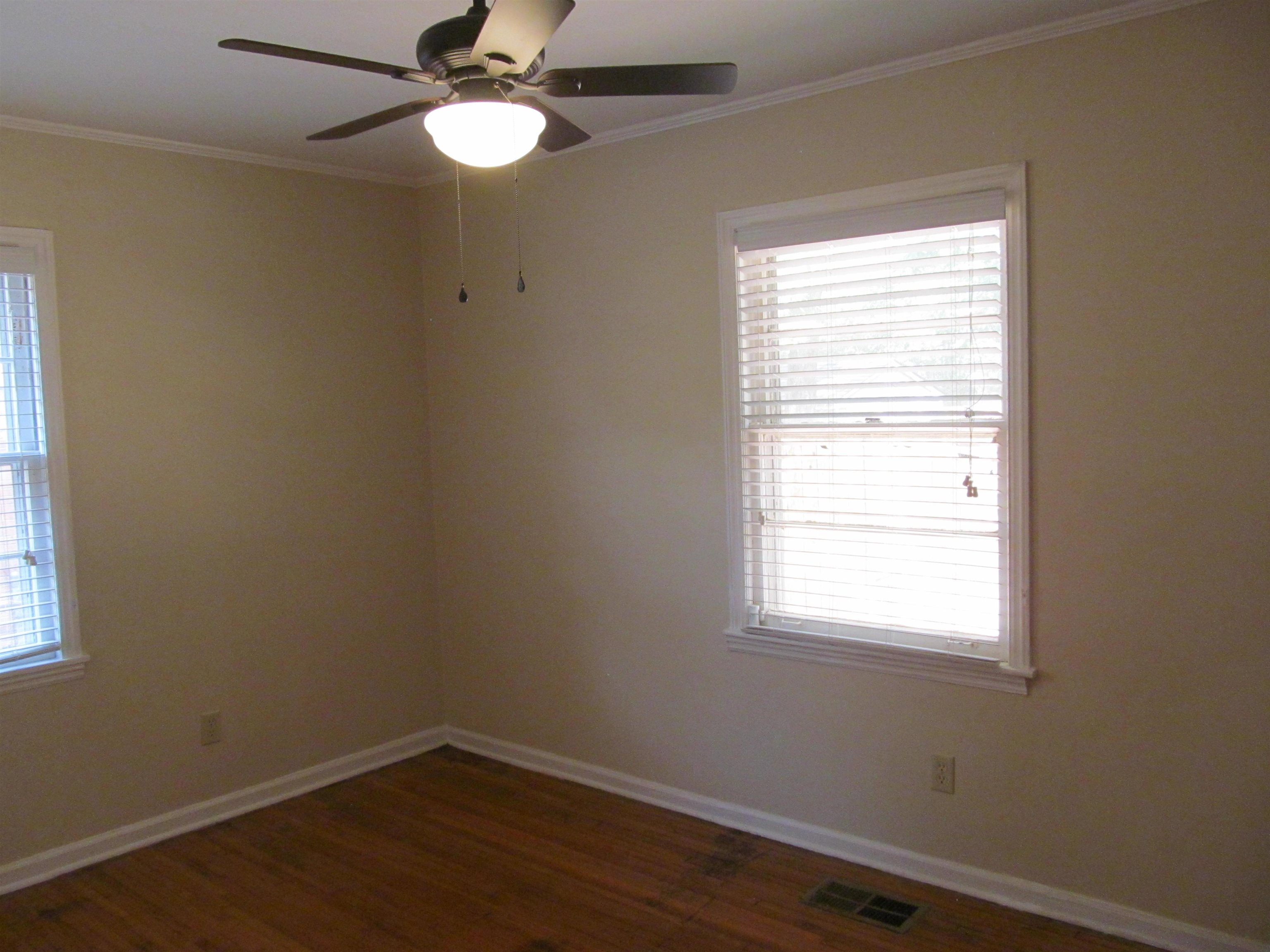 1022 South White Station Road Memphis, TN 38117 - Photo 9 of 14 a view of a room with a window