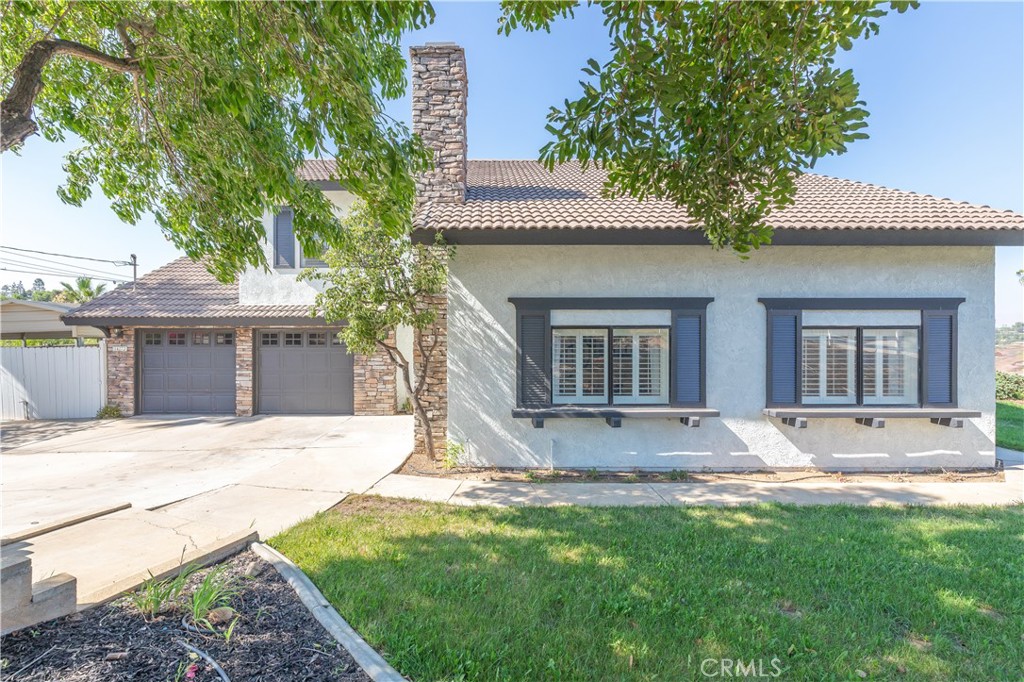 14272 Laurel Drive Riverside, CA 92503 - Photo 2 of 10 a front view of a house with a yard and garage
