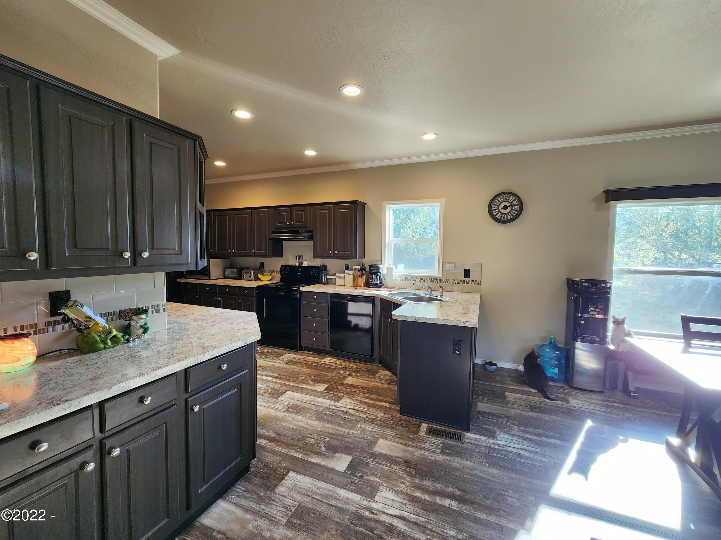 1803 Moonshine Park Road Logsden, OR 97357 - Photo 10 of 37 Kitchen