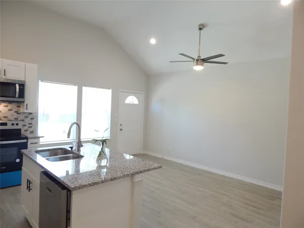 $1,400 | 230 Northlawn Street, Montgomery, TX 77316