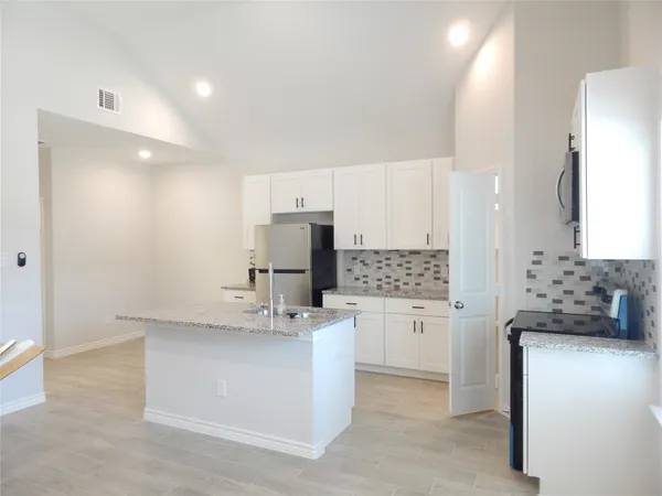 $1,400 | 230 Northlawn Street, Montgomery, TX 77316