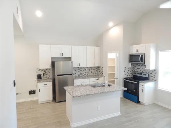 $1,400 | 230 Northlawn Street, Montgomery, TX 77316