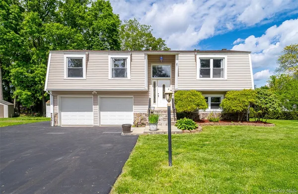 $460,000 | 400 Philo Street, New Windsor, NY 12553