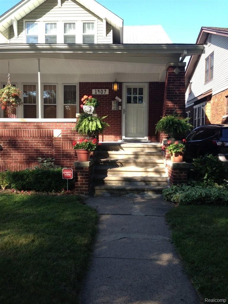 1407 Nottingham Road Grosse Pointe, MI 48230 - Photo 4 of 27 photo (12).JPG