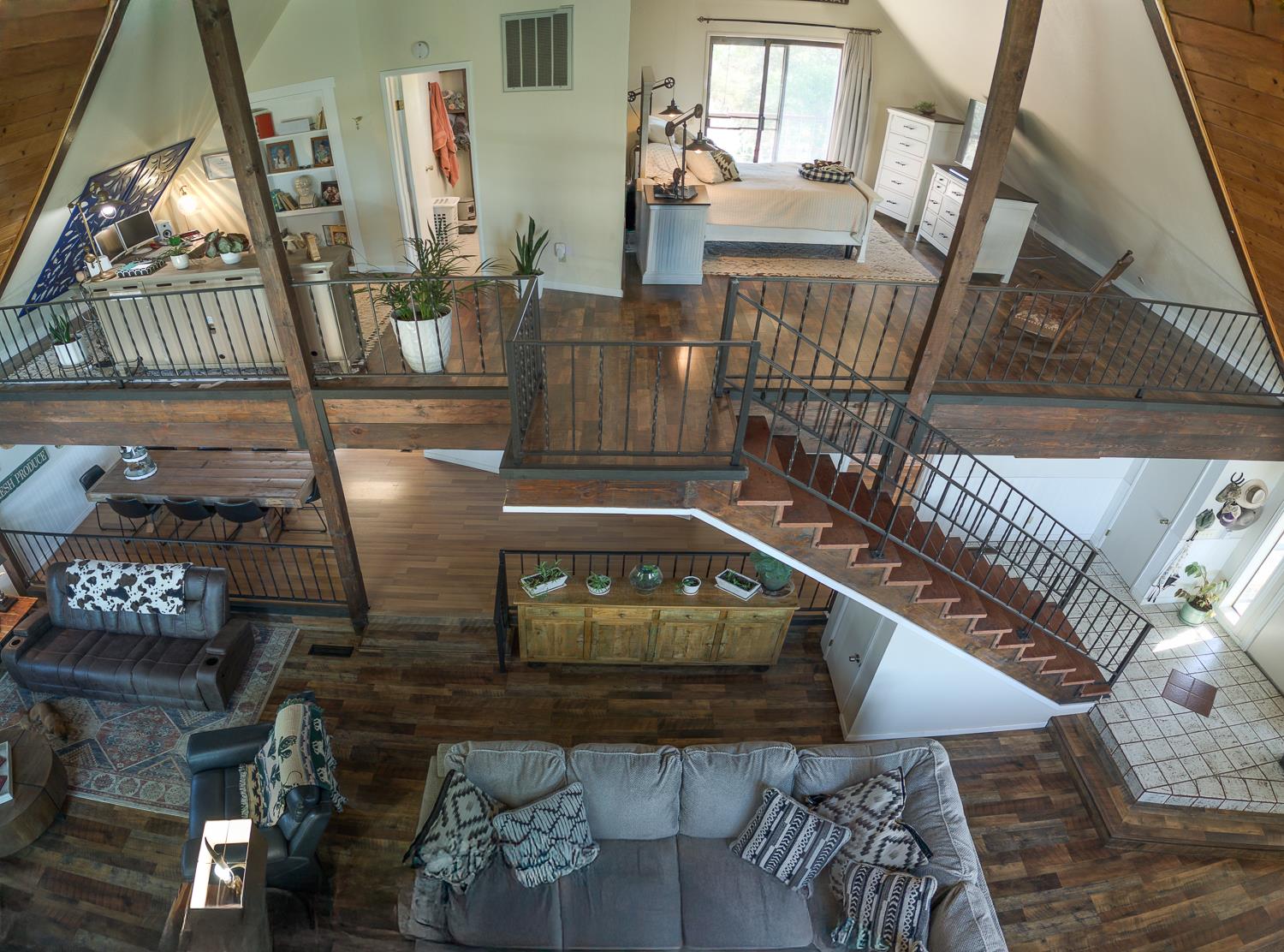 135 Sunny Hills Bangor, CA 95901 - Photo 28 of 35 a living room with furniture