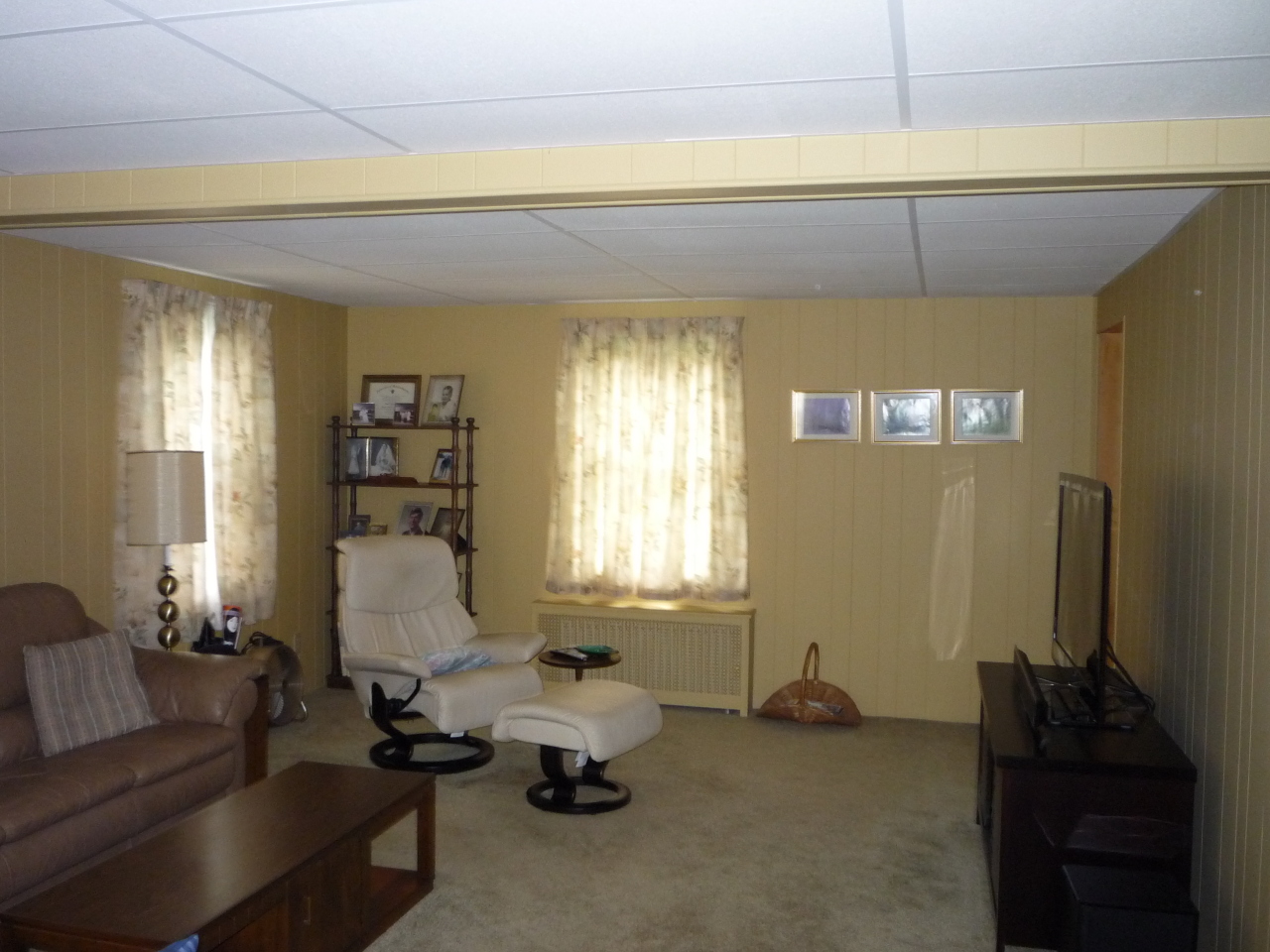 252 Cheshire Road Pittsfield, MA 01201 - Photo 3 of 7 Living Room