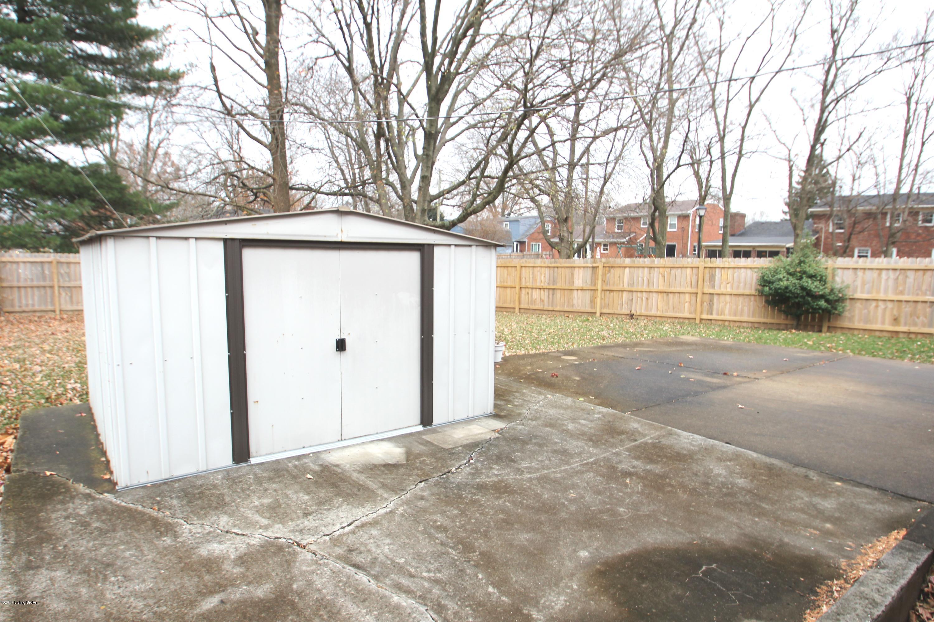 2002 Janlyn Road Jeffersontown, KY 40299 - Photo 7 of 42 08