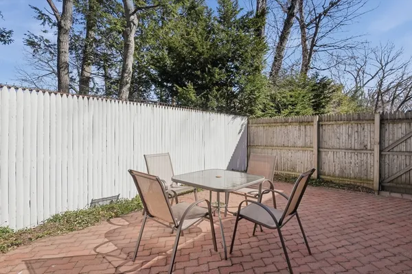 $250,000 | 54 Yorktown Court, Unit 54, Chicopee, MA 01020