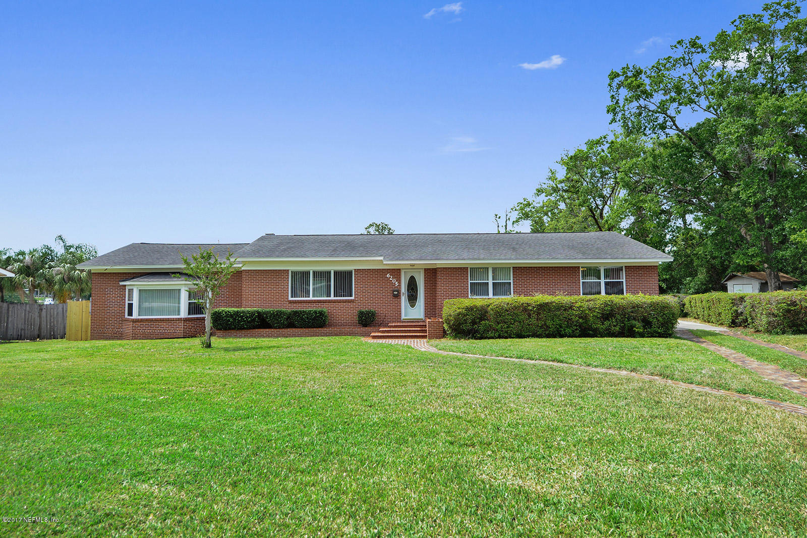 6205 Gloucester Road Jacksonville, FL 32216 - Photo 3 of 35 FRONT