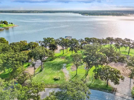 $999,999 | 12424 Lake Forest Drive, Azle, TX 76020