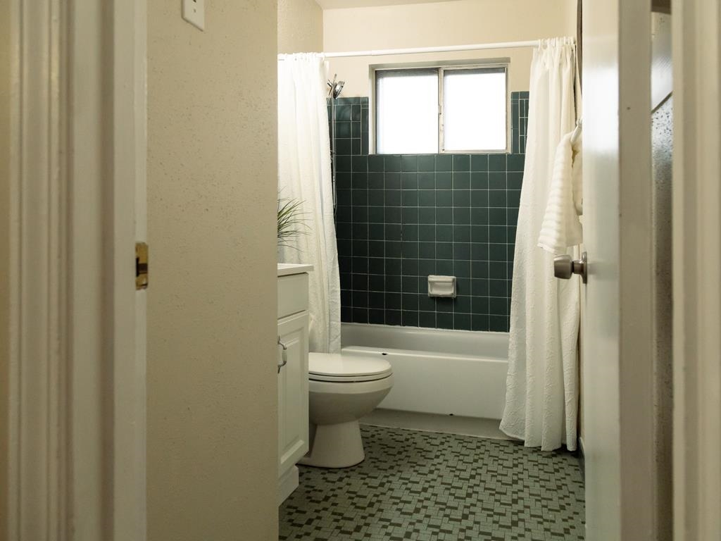 3084 Danville Road Memphis, TN 38118 - Photo 11 of 19 Bathroom View 1