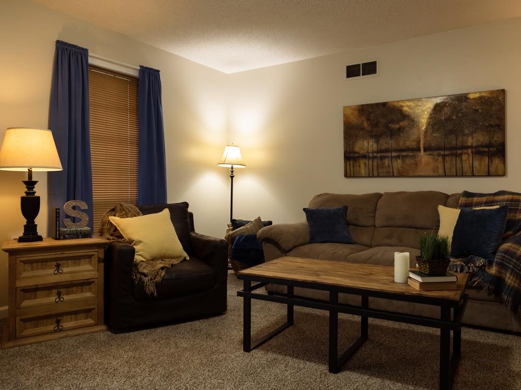 3084 Danville Road Memphis, TN 38118 - Photo 2 of 19 Living Room View 1
