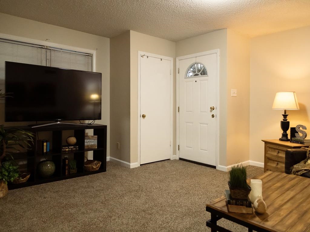 3084 Danville Road Memphis, TN 38118 - Photo 4 of 19 Living Room View 3