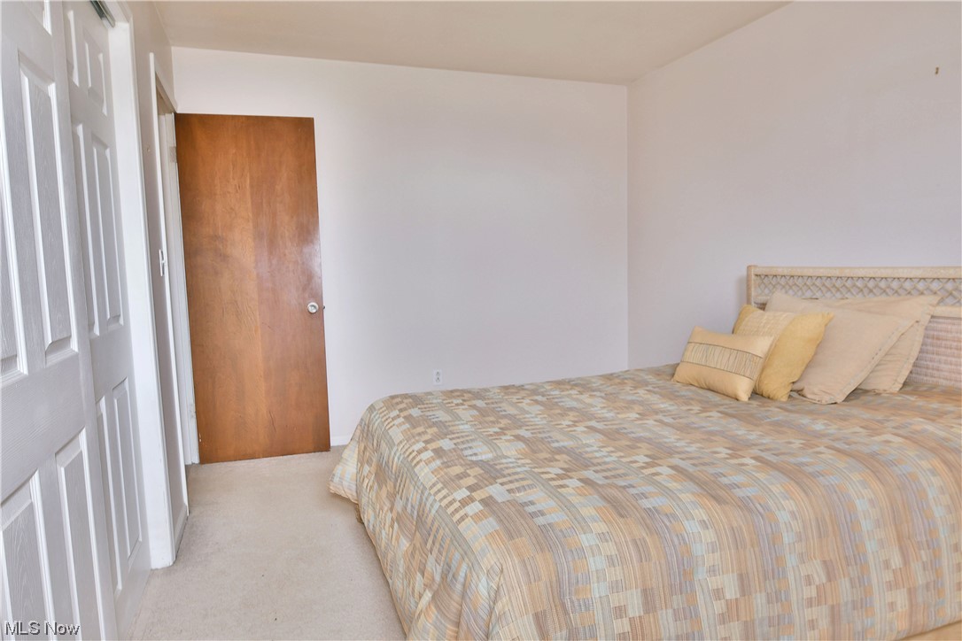 2980 North River Road Northeast, Unit E3 Warren, OH 44483 - Photo 27 of 27 Carpeted bedroom with a closet