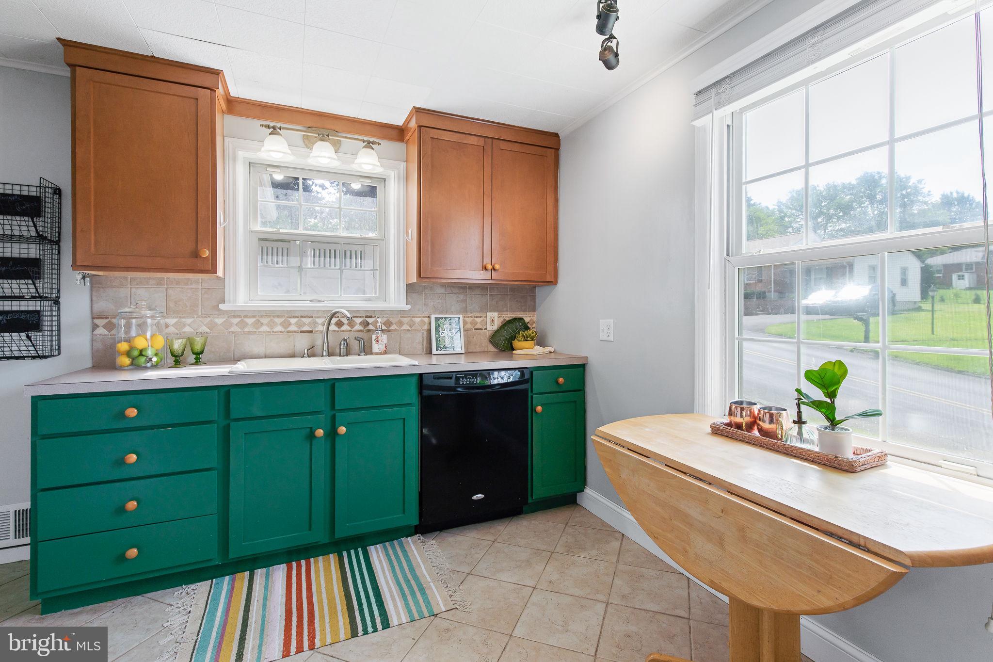 605 Rathton Road York, PA 17403 - Photo 9 of 39 Gallery Image 9