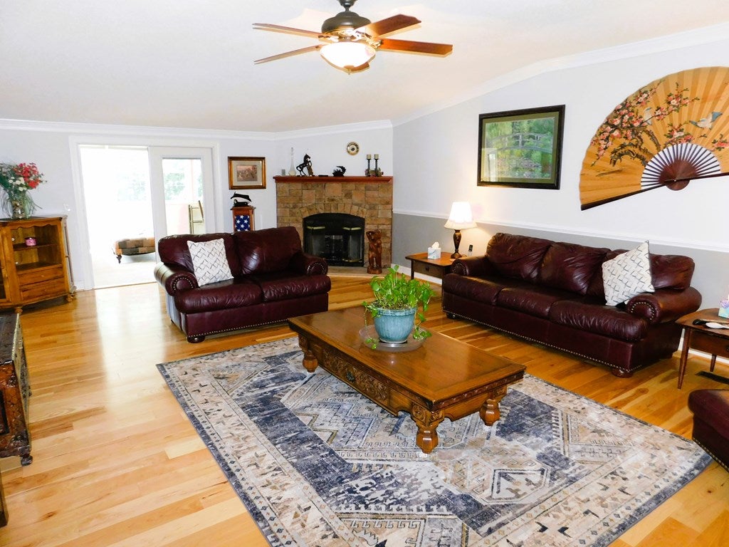 3152 Beulah Road Nathalie, VA 24577 - Photo 11 of 75 Living room