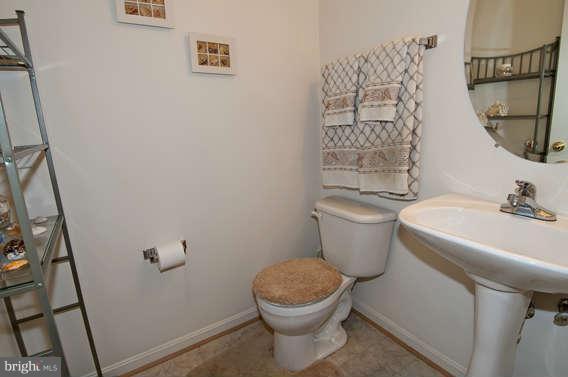 9828 Farm Pond Road Laurel, MD 20708 - Photo 12 of 30 Bath