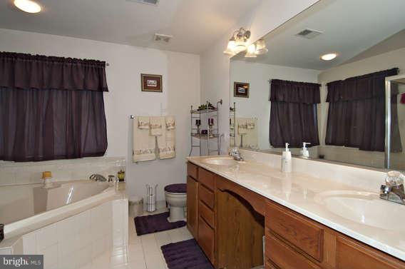 9828 Farm Pond Road Laurel, MD 20708 - Photo 16 of 30 Bath